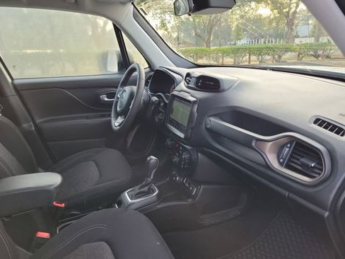 Used 2023 Jeep Renegade Latitude image 34