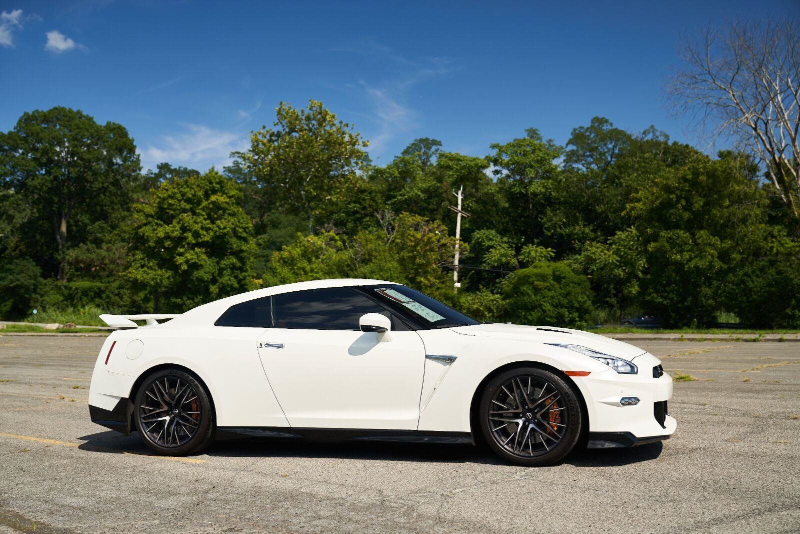 Certified 2024 Nissan GT-R Premium w/ Premium Interior Package AWD/4WD image 56