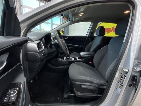 Used 2019 Kia Sorento L image 11
