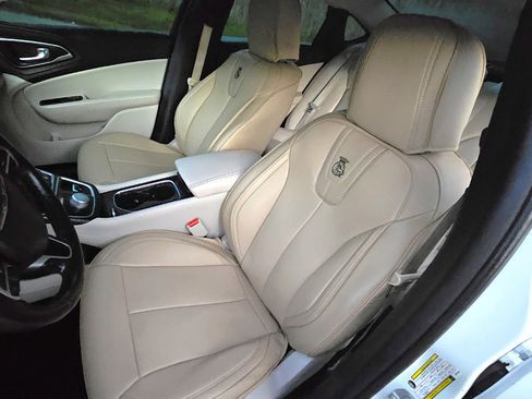 Used 2016 Chrysler 200 Limited image 11