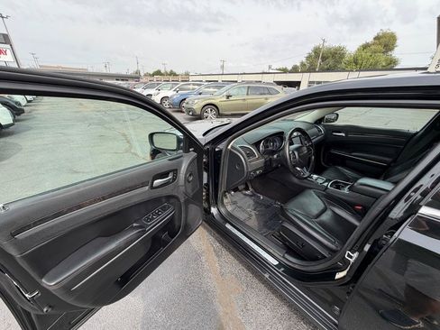 Used 2019 Chrysler 300 Limited RWD image 26