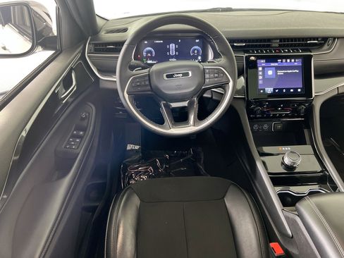 Used 2023 Jeep Grand Cherokee Altitude image 22