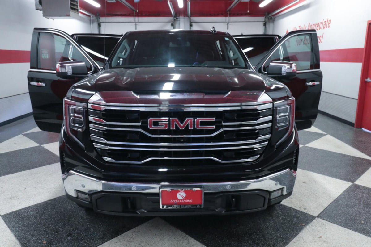 Used 2023 GMC Sierra 1500 SLT AWD/4WD image 33