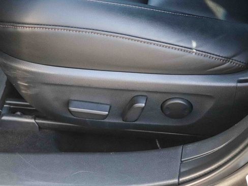 Used 2019 MAZDA MAZDA3 Hatchback FWD image 21
