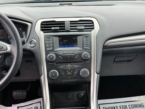 Used 2017 Ford Fusion SE FWD image 14
