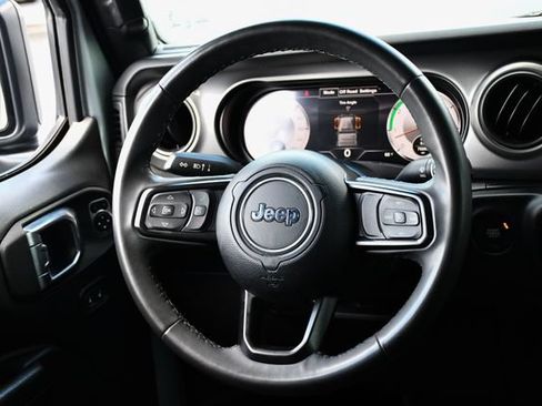 Used 2023 Jeep Gladiator Sport AWD/4WD image 20