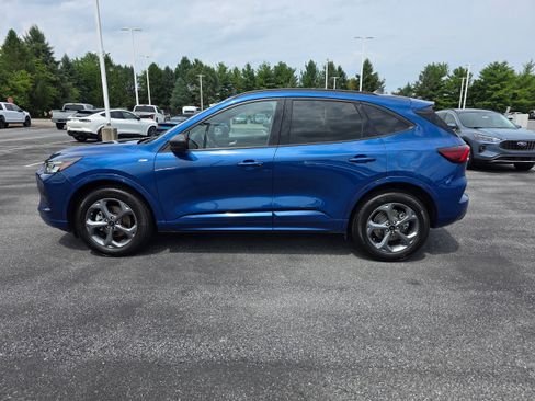 Used 2023 Ford Escape ST-Line w/ Tech Pack #1 AWD/4WD image 2