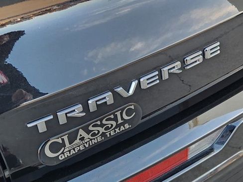 Used 2025 Chevrolet Traverse High Country image 9