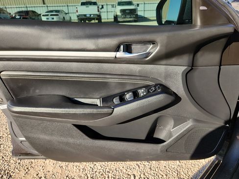 Used 2021 Nissan Altima 2.5 SV w/ SV Premium Package image 14