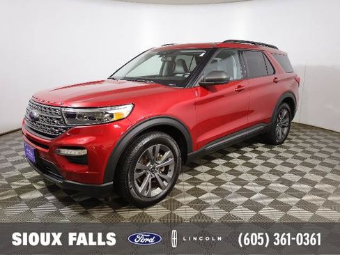 Certified 2021 Ford Explorer XLT w/ Equipment Group 202A AWD/4WD image 1