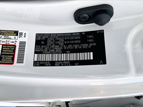Used 2025 Toyota Sienna XSE image 34