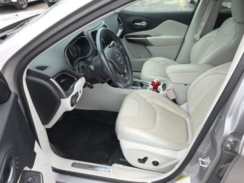 Used 2019 Jeep Cherokee Limited w/ Trailer Tow Group AWD/4WD image 9