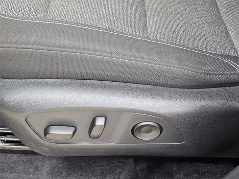 Used 2025 GMC Acadia Elevation FWD image 25