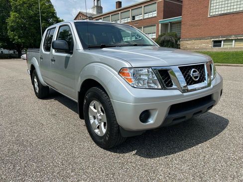 Used 2012 Nissan Frontier SV w/ SV Premium Utility Pkg AWD/4WD image 6