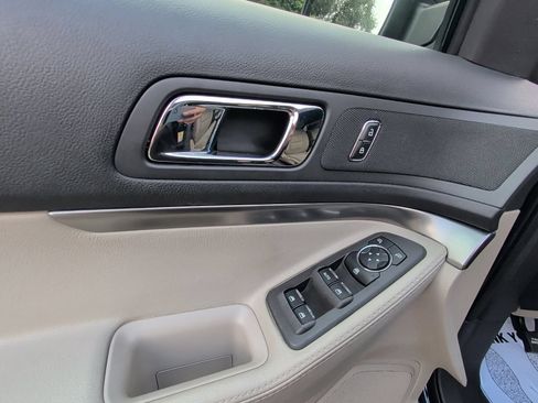 Used 2015 Ford Explorer 4WD image 12