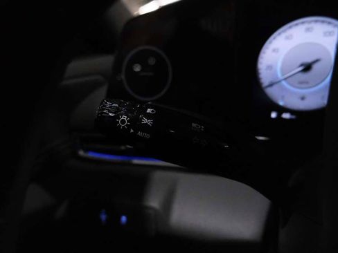 Used 2025 Hyundai Elantra SEL image 37