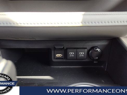 Used 2020 Toyota Highlander XLE image 26