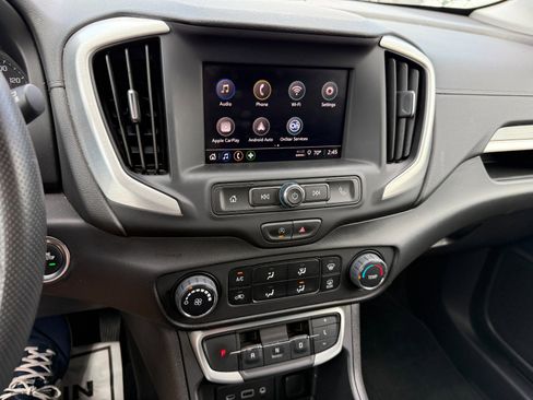Used 2024 GMC Terrain SLE image 28