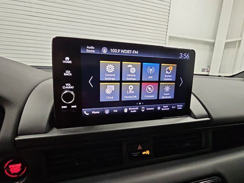 Used 2025 Honda Pilot TrailSport image 15