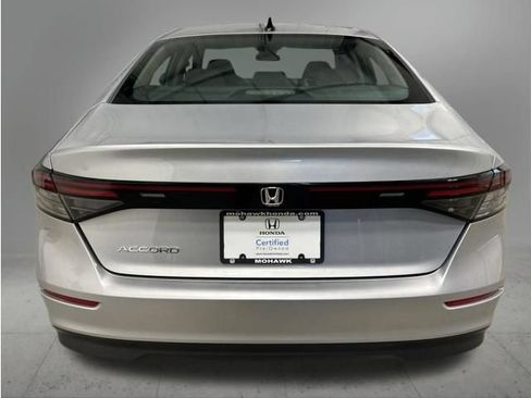 Certified 2025 Honda Accord SE image 5