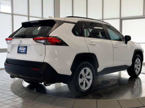 Used 2019 Toyota RAV4 LE FWD image 8