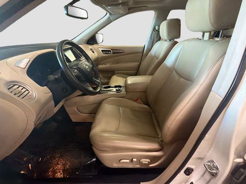 Used 2017 Nissan Pathfinder Platinum w/ Family Entertainment Package AWD/4WD image 13