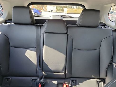 Used 2023 Toyota Corolla Cross XLE image 5