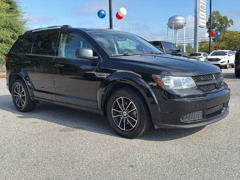 Used 2018 Dodge Journey SE w/ Blacktop Package FWD image 2