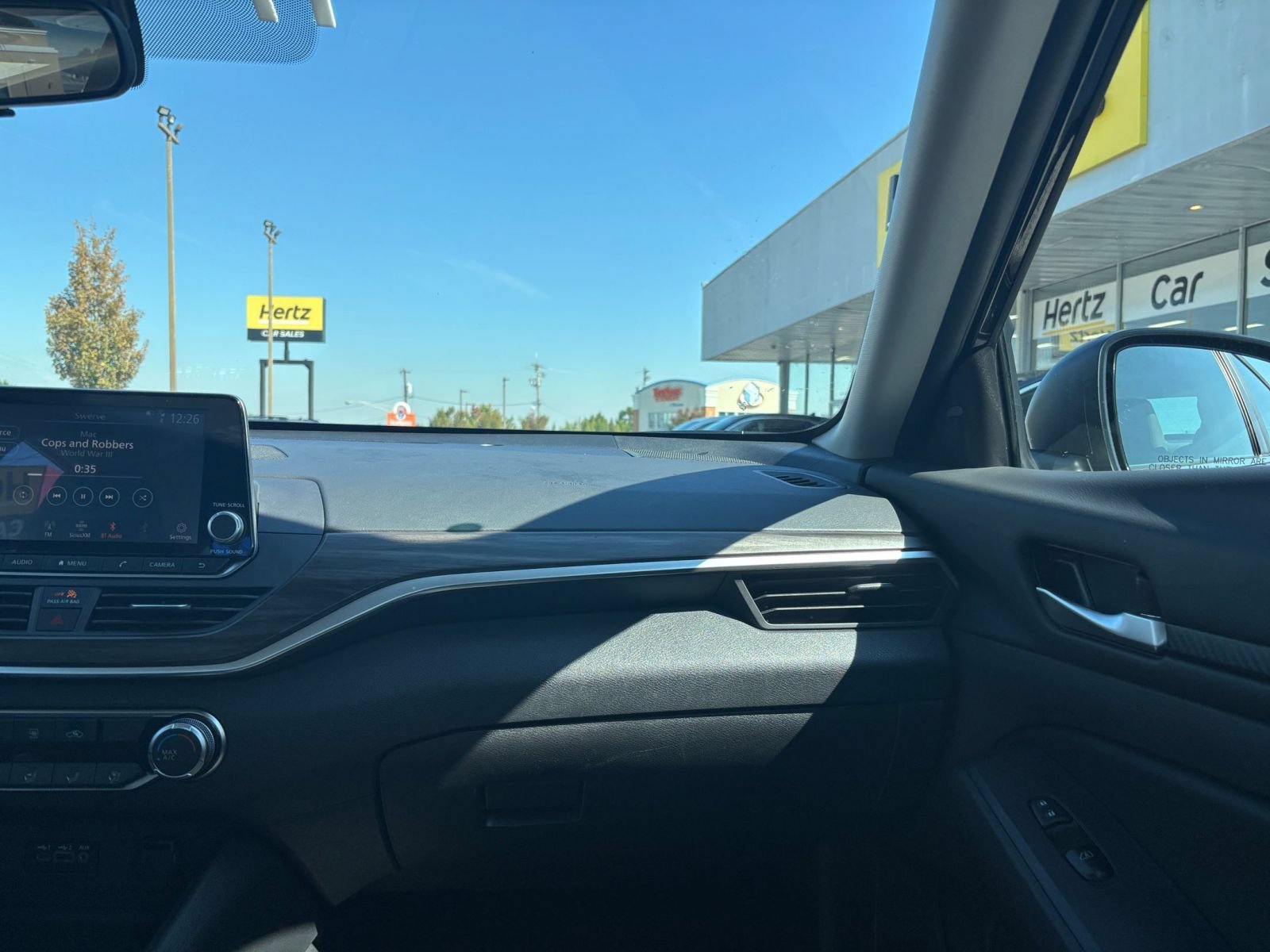 Used 2025 Nissan Altima 2.5 SV FWD image 34