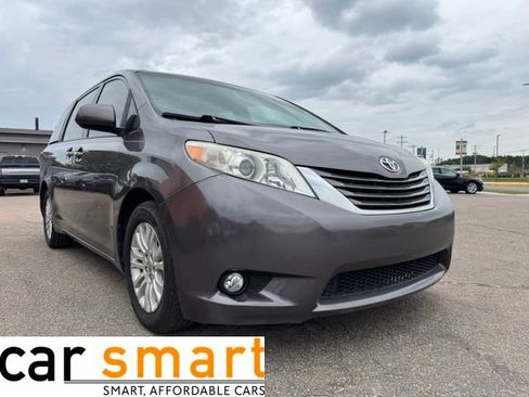 Used 2015 Toyota Sienna XLE Premium FWD image 1
