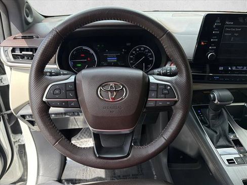 Used 2021 Toyota Sienna Platinum AWD/4WD image 14