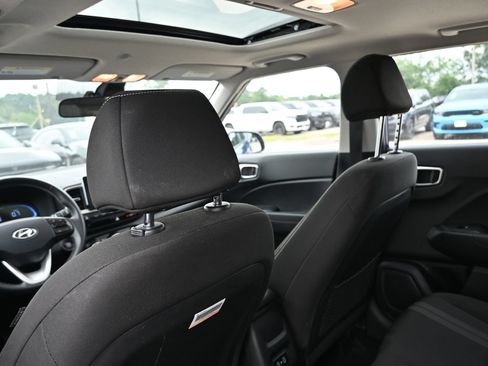 Used 2025 Hyundai Venue SEL FWD image 27