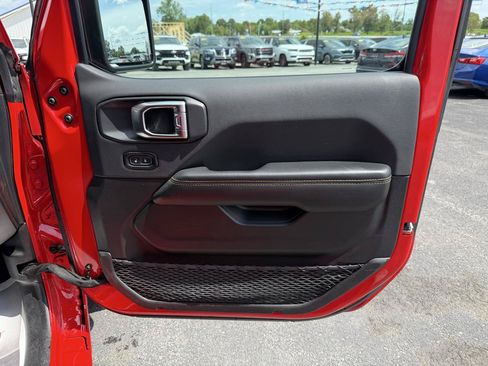 Used 2024 Jeep Wrangler Unlimited Sahara AWD/4WD image 20