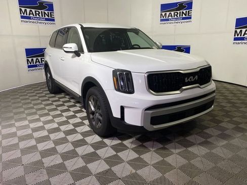 Used 2025 Kia Telluride LX image 1