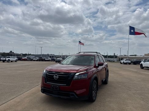 Certified 2023 Nissan Pathfinder SV w/ Lighting Package (N92) FWD image 9