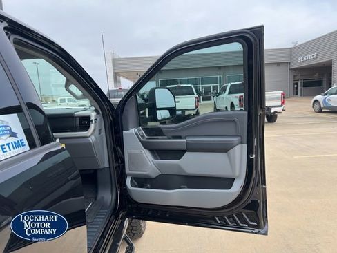 New 2025 Ford F250 XLT w/ Black Appearance Package image 38