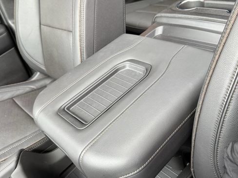 Used 2024 Chevrolet Suburban High Country image 28