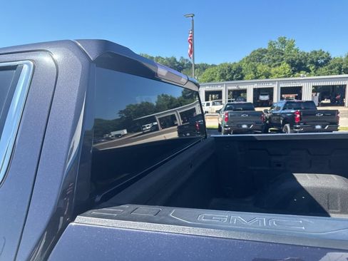 Used 2022 GMC Sierra 1500 SLT w/ SLT Premium Package AWD/4WD image 8