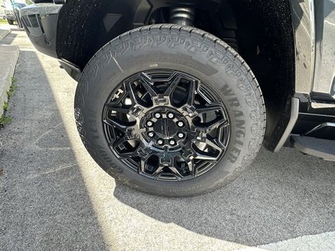 New 2025 GMC Hummer EV 2X image 11