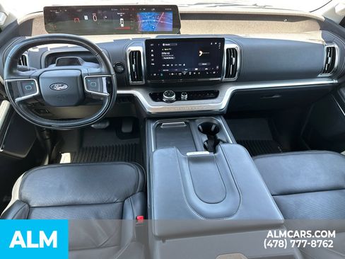 Used 2025 Ford Expedition Platinum w/ Driver's Package AWD/4WD image 31