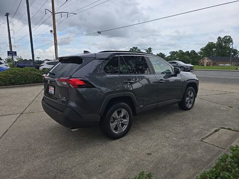 Used 2022 Toyota RAV4 LE AWD/4WD image 5