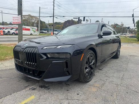 Used 2023 BMW 740i image 2