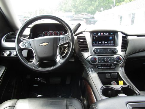 Used 2018 Chevrolet Suburban LT image 16