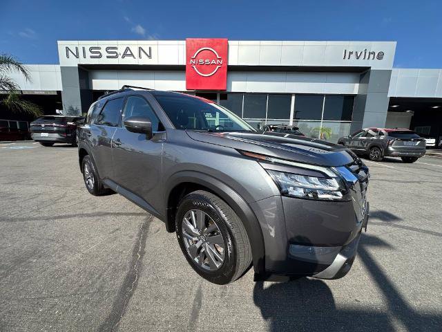 Certified 2025 Nissan Pathfinder SV FWD image 1