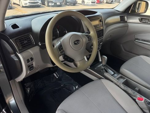 Used 2013 Subaru Forester 2.5X Premium w/ All-Weather Pkg AWD/4WD image 10