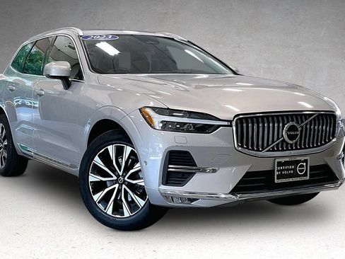 Used 2023 Volvo XC60 B5 Plus AWD/4WD image 3