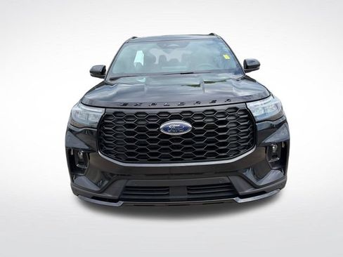 Used 2025 Ford Explorer ST-Line w/ ST-Line Street Pack AWD/4WD image 8