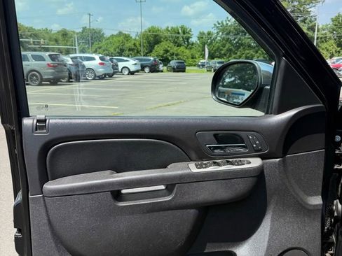 Used 2011 Chevrolet Avalanche LT w/ Luxury Package image 8