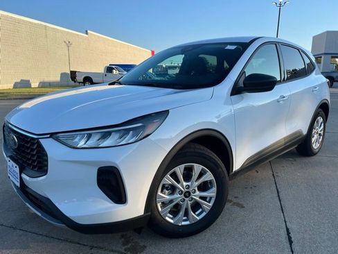 New 2025 Ford Escape Active w/ Cold Weather Package image 2