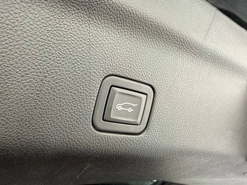 Used 2023 GMC Yukon Denali AWD/4WD image 7